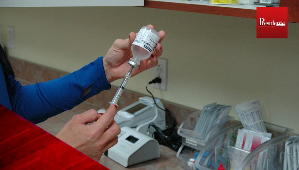 Rusia comienza vacunación contra COVID-19